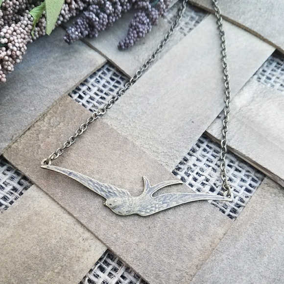 Super Cute 💞Soaring Sparrow Collarbone Necklace - Picture 2 of 2